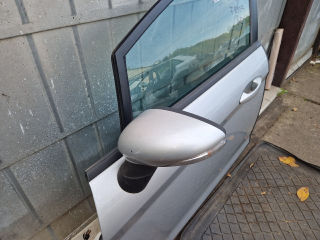 bontott FORD FIESTA VII Bal első Ajtó (Részeivel)