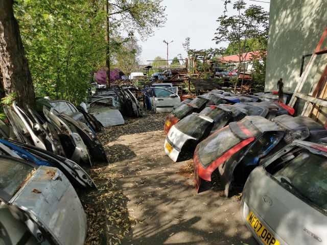 bontott FORD FIESTA VII Bal első Ajtó (Üres lemez)