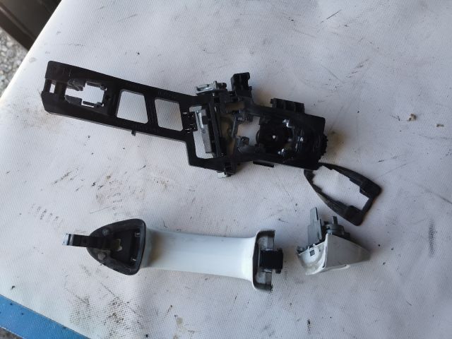 bontott FORD FIESTA VII Bal első Belső Kilincs