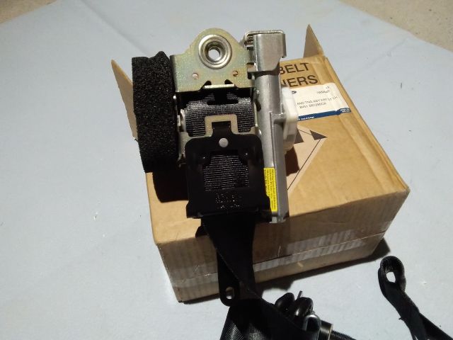 bontott FORD FIESTA VII Bal első Biztonsági Öv