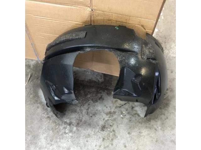 bontott FORD FIESTA VII Bal első Dobbetét (Kerékjárati, Műanyag)