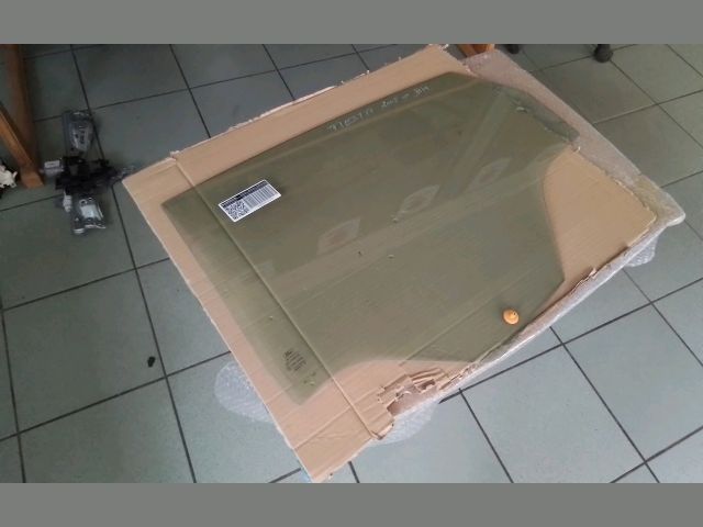 bontott FORD FIESTA VII Bal hátsó Ablak