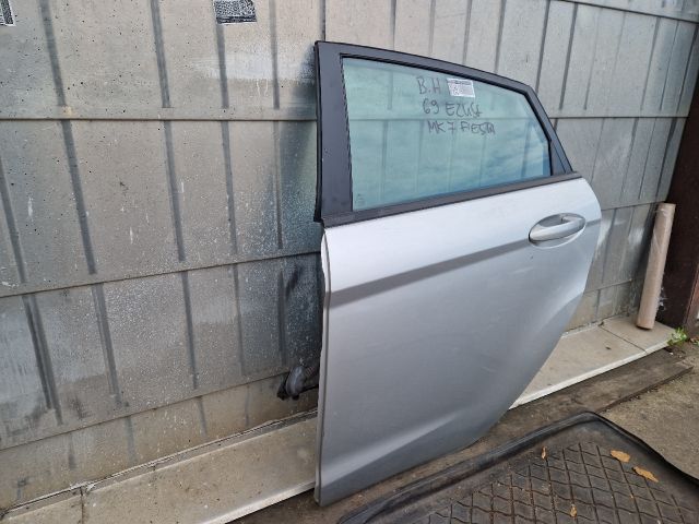 bontott FORD FIESTA VII Bal hátsó Ajtó (Részeivel)
