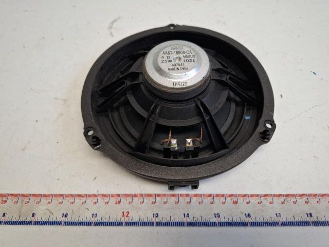 bontott FORD FIESTA VII Bal hátsó Hangszóró