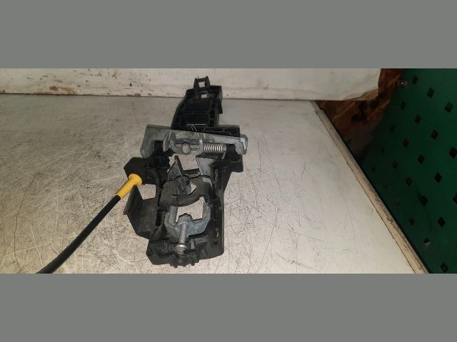 bontott FORD FIESTA VII Bal hátsó Külső Kilincsfészek