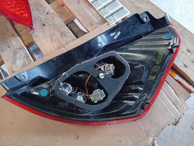 bontott FORD FIESTA VII Bal Hátsó Lámpa