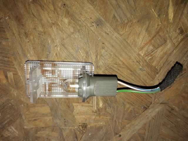 bontott FORD FIESTA VII Csomagtér Világítás