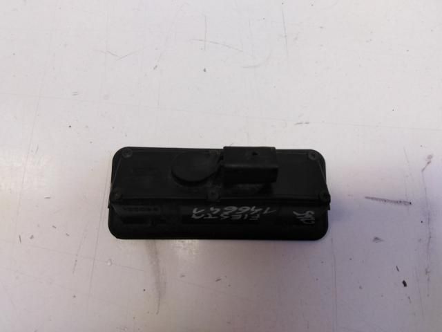 bontott FORD FIESTA VII Csomagtérajtó Kilincs