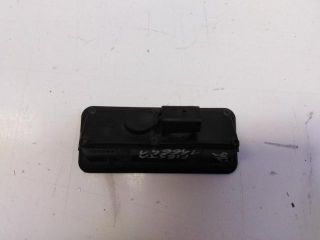 bontott FORD FIESTA VII Csomagtérajtó Kilincs