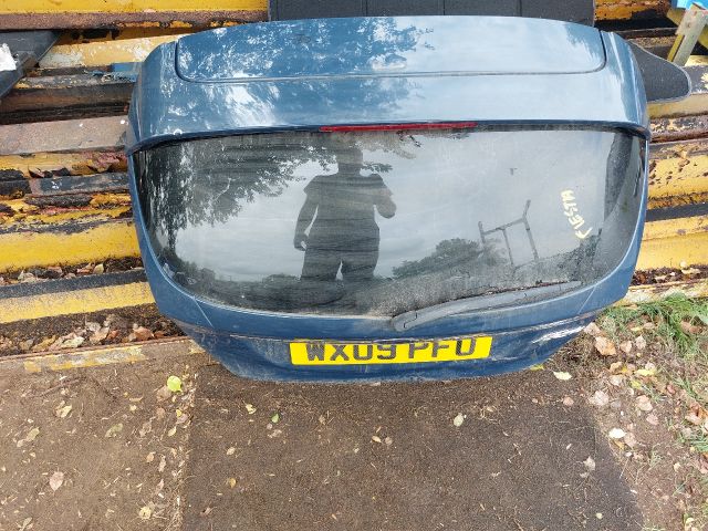 bontott FORD FIESTA VII Csomagtérajtó (Részeivel)