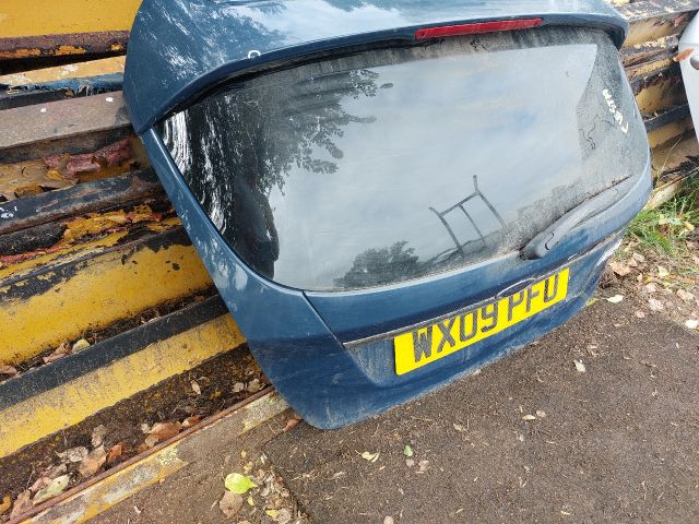 bontott FORD FIESTA VII Csomagtérajtó (Részeivel)