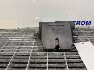 bontott FORD FIESTA VII Csomagtérajtó Ütköző