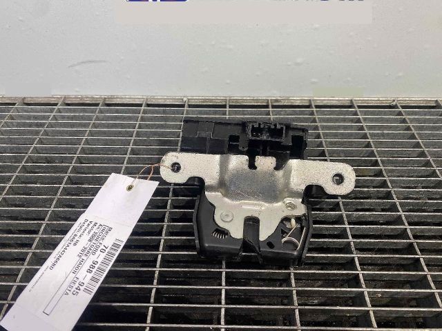 bontott FORD FIESTA VII Csomagtérajtó Ütköző