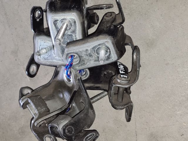 bontott FORD FIESTA VII Csomagtérajtó Zsanér