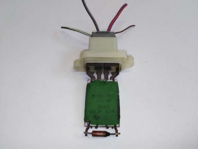 bontott FORD FIESTA VII Előtét Ellenállás Fűtőmotor