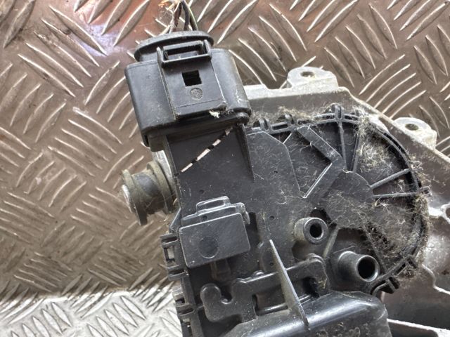 bontott FORD FIESTA VII Első Ablaktörlő Szerkezet Motorral