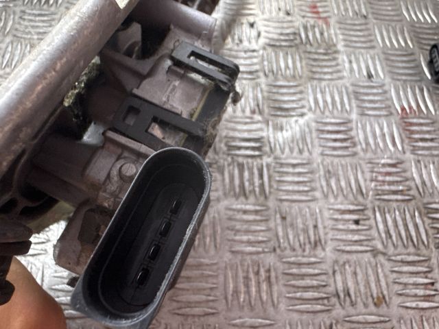 bontott FORD FIESTA VII Első Ablaktörlő Szerkezet Motorral