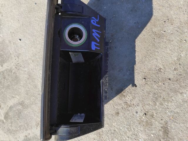 bontott FORD FIESTA VII Első Hamutartó