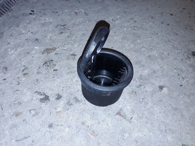 bontott FORD FIESTA VII Első Hamutartó