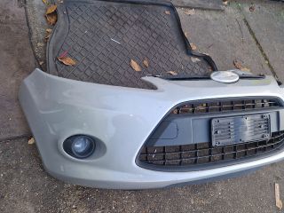 bontott FORD FIESTA VII Első Lökhárító (Részeivel)