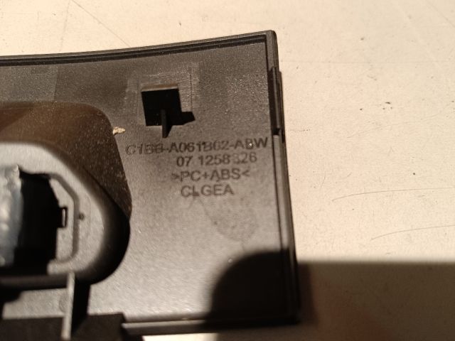 bontott FORD FIESTA VII Első Tároló Rekesz Fedél