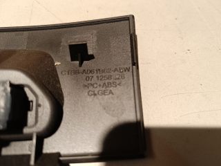 bontott FORD FIESTA VII Első Tároló Rekesz Fedél