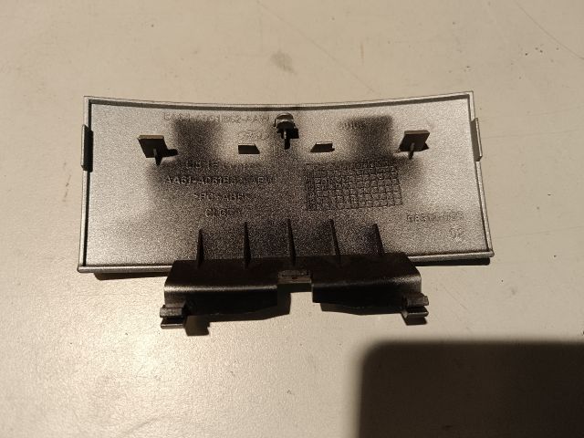 bontott FORD FIESTA VII Első Tároló Rekesz Fedél