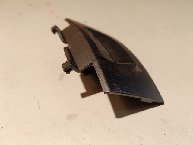 bontott FORD FIESTA VII Első Tároló Rekesz Fedél