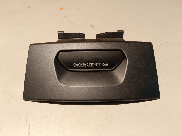 bontott FORD FIESTA VII Első Tároló Rekesz Fedél