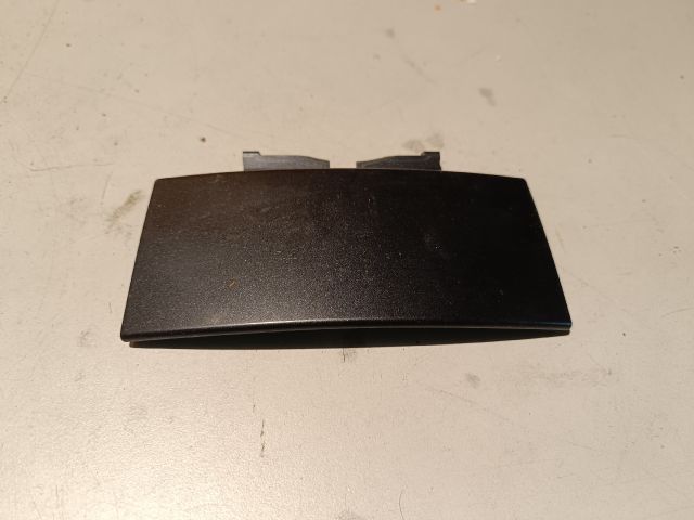 bontott FORD FIESTA VII Első Tároló Rekesz Fedél