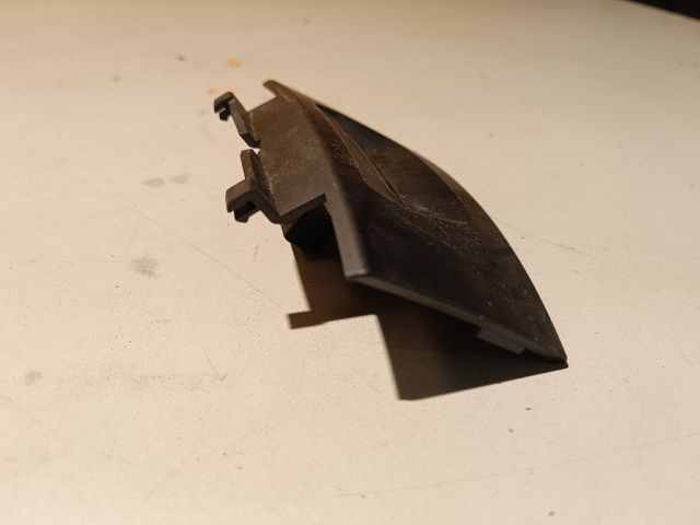 bontott FORD FIESTA VII Első Tároló Rekesz Fedél