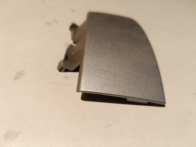 bontott FORD FIESTA VII Első Tároló Rekesz Fedél