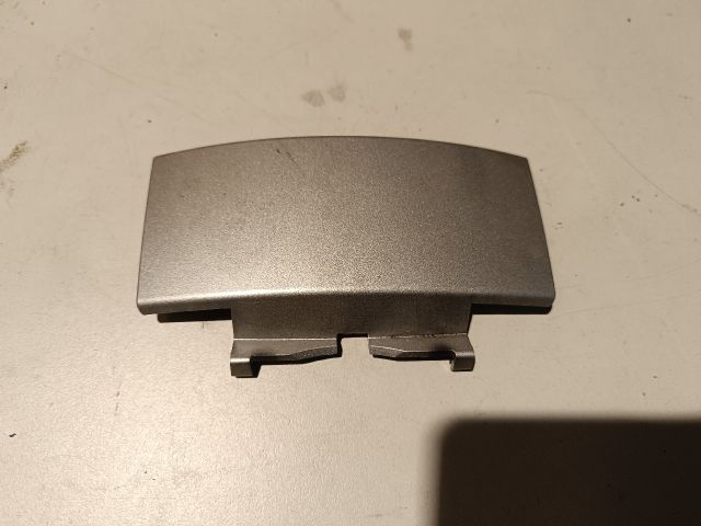 bontott FORD FIESTA VII Első Tároló Rekesz Fedél