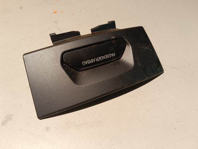 bontott FORD FIESTA VII Első Tároló Rekesz Fedél