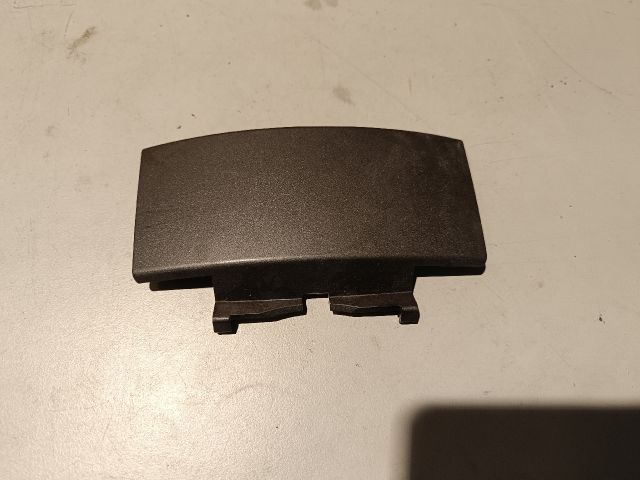 bontott FORD FIESTA VII Első Tároló Rekesz Fedél