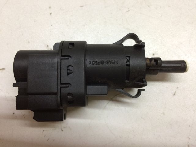 bontott FORD FIESTA VII Fék Pedál Kapcsoló