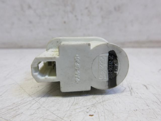 bontott FORD FIESTA VII Fék Pedál Kapcsoló