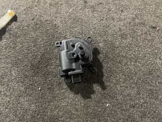 bontott FORD FIESTA VII Fűtés Állító Motor