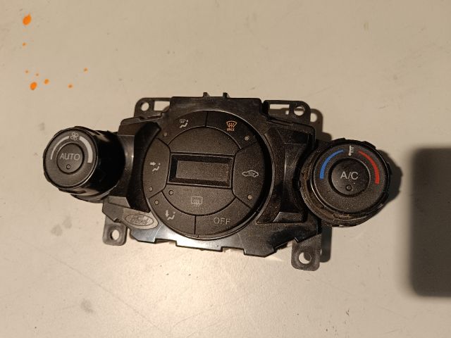 bontott FORD FIESTA VII Fűtéskapcsoló (digit klímás)