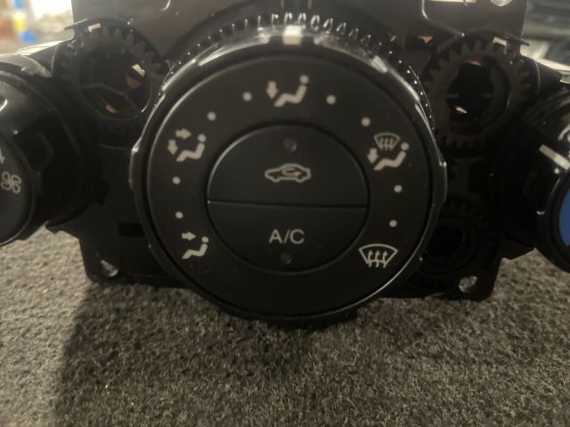 bontott FORD FIESTA VII Fűtéskapcsoló (manuális klímás)