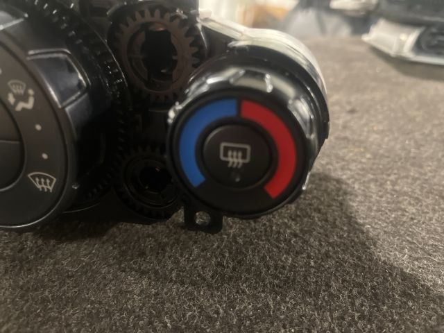 bontott FORD FIESTA VII Fűtéskapcsoló (manuális klímás)