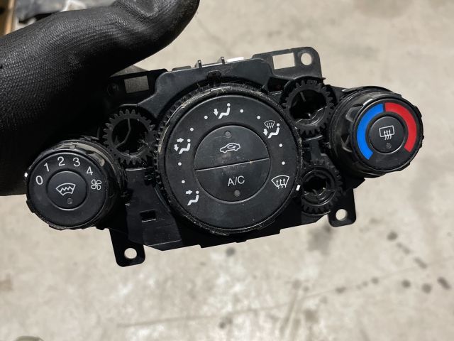 bontott FORD FIESTA VII Fűtéskapcsoló