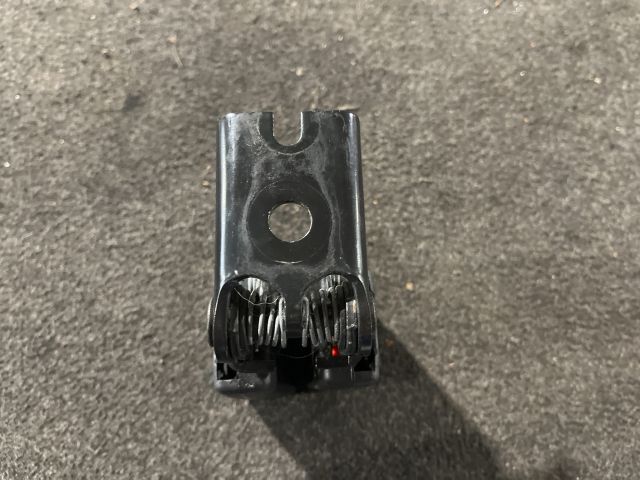 bontott FORD FIESTA VII Hátsó középső Biztonsági Öv Csat