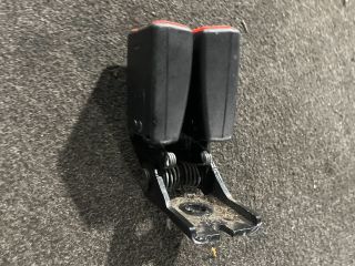 bontott FORD FIESTA VII Hátsó középső Biztonsági Öv Csat