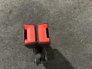 bontott FORD FIESTA VII Hátsó középső Biztonsági Öv Csat