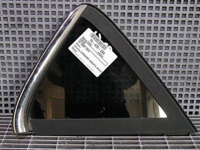 bontott FORD FIESTA VII Jobb C Oszlop