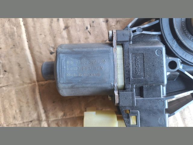 bontott FORD FIESTA VII Jobb első Ablakemelő Motor