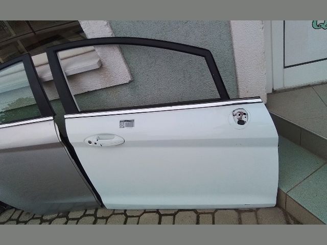 bontott FORD FIESTA VII Jobb első Ajtó (Részeivel)