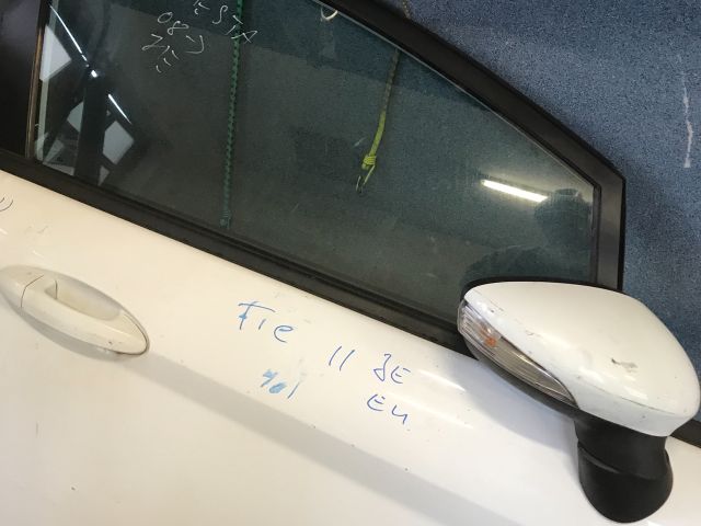 bontott FORD FIESTA VII Jobb első Ajtó (Részeivel)