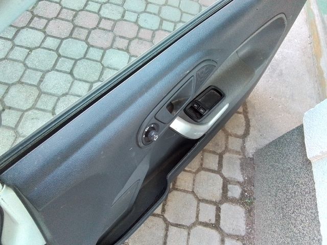 bontott FORD FIESTA VII Jobb első Ajtó (Részeivel)